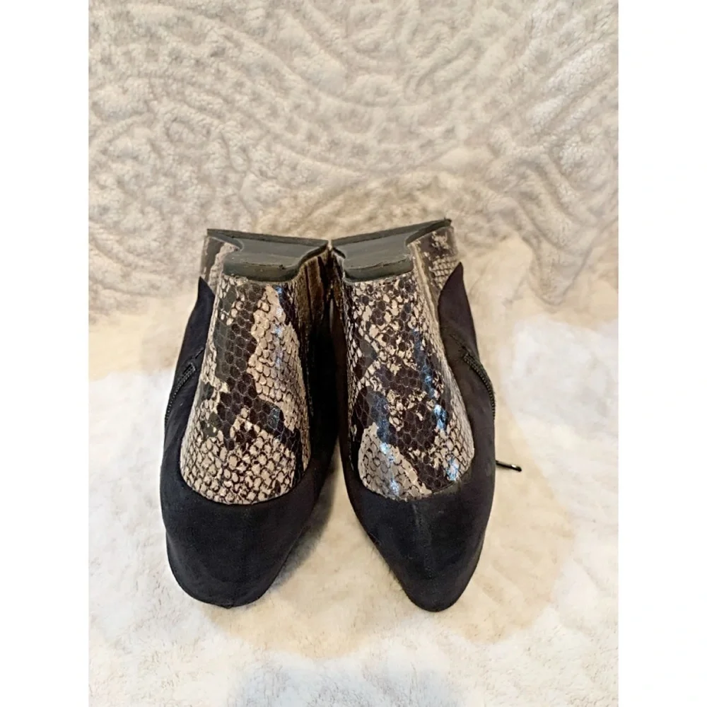 ATTENTION Sz 8.5M Faux Black Suede & Snakeskin Peep Toe Platforms